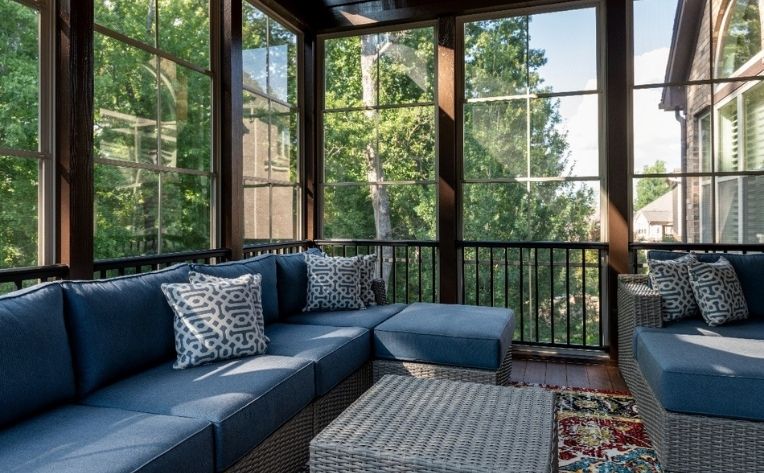 A solarium with a sofa set and a rug